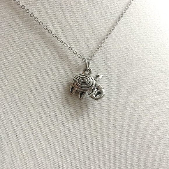 Miniature Tiny Hermit Crab Marine Life Ocean Life Shell Fish Animal Necklace - Picture 5 of 6